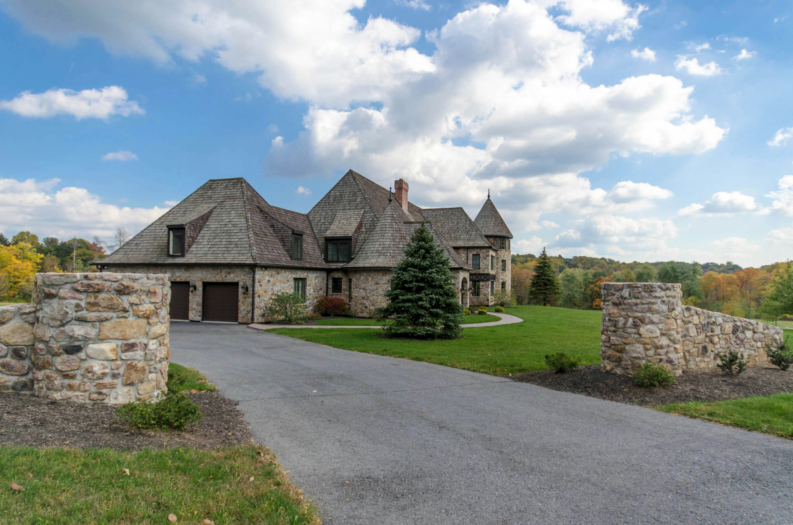 1511 Black River Road, Bethlehem, PA 18015, Presented by Carol C. Dorey